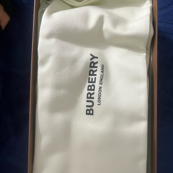 Brand New Burberry Check Slides - Picture 8 of 8